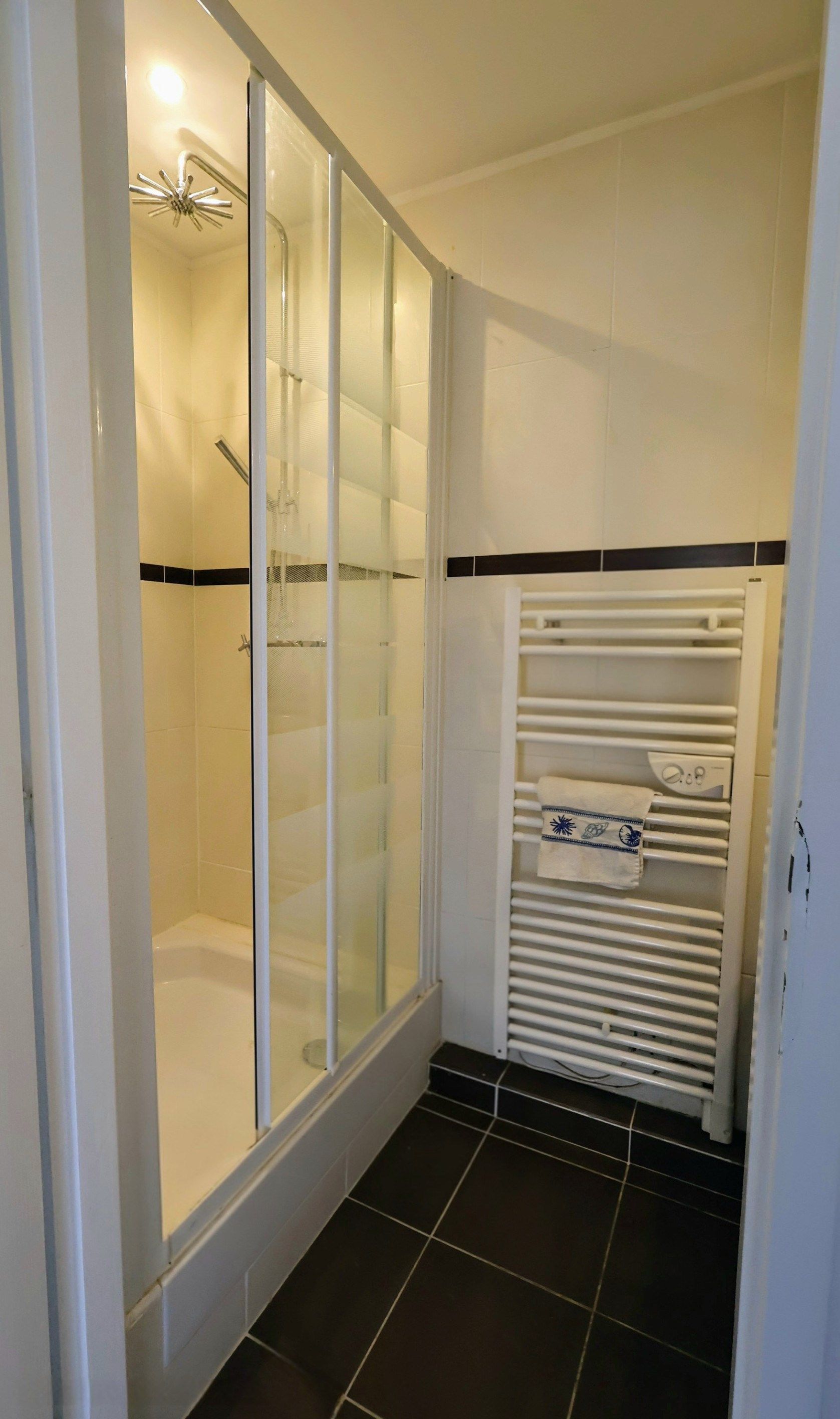 house 5 Rooms for sale on SETE (34200)