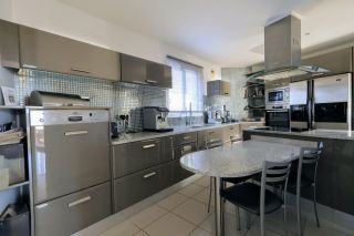 house 5 Rooms for sale on SETE (34200)