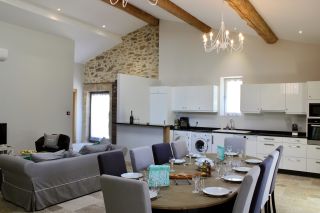 propriété 30 Pièces en vente sur PEZENAS (34120)