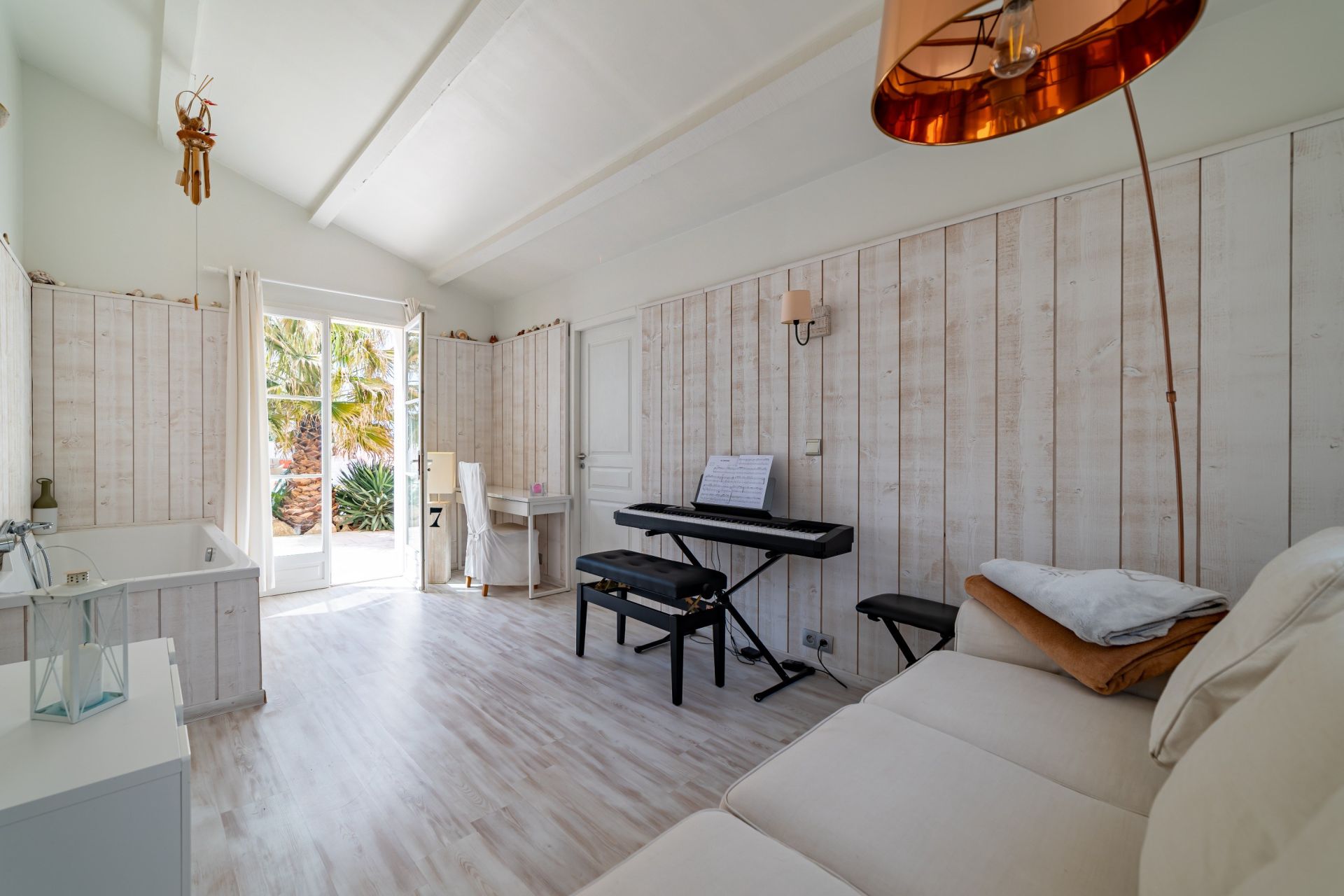 house 6 Rooms for sale on PEZENAS (34120)