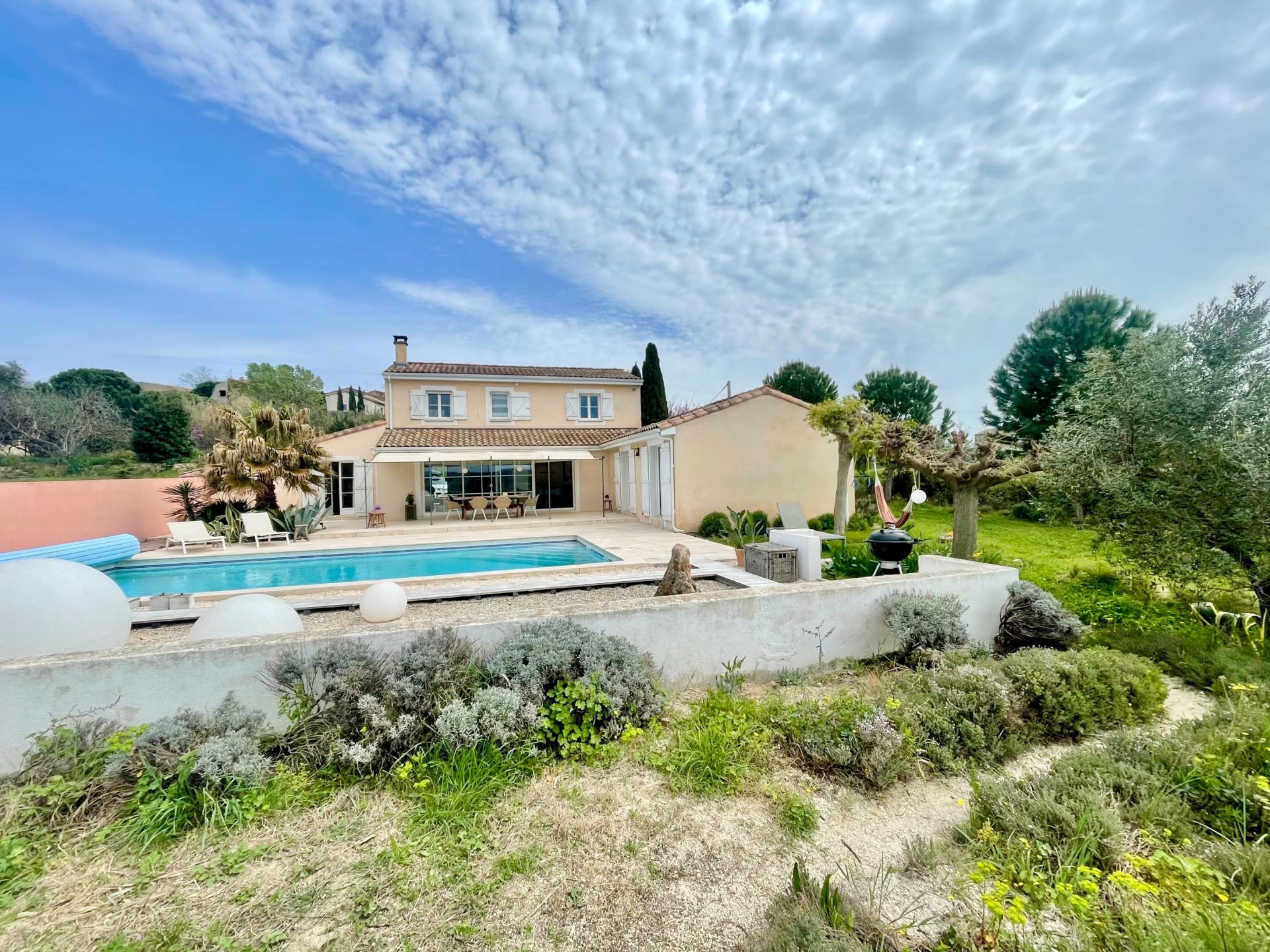 house 6 Rooms for sale on PEZENAS (34120)