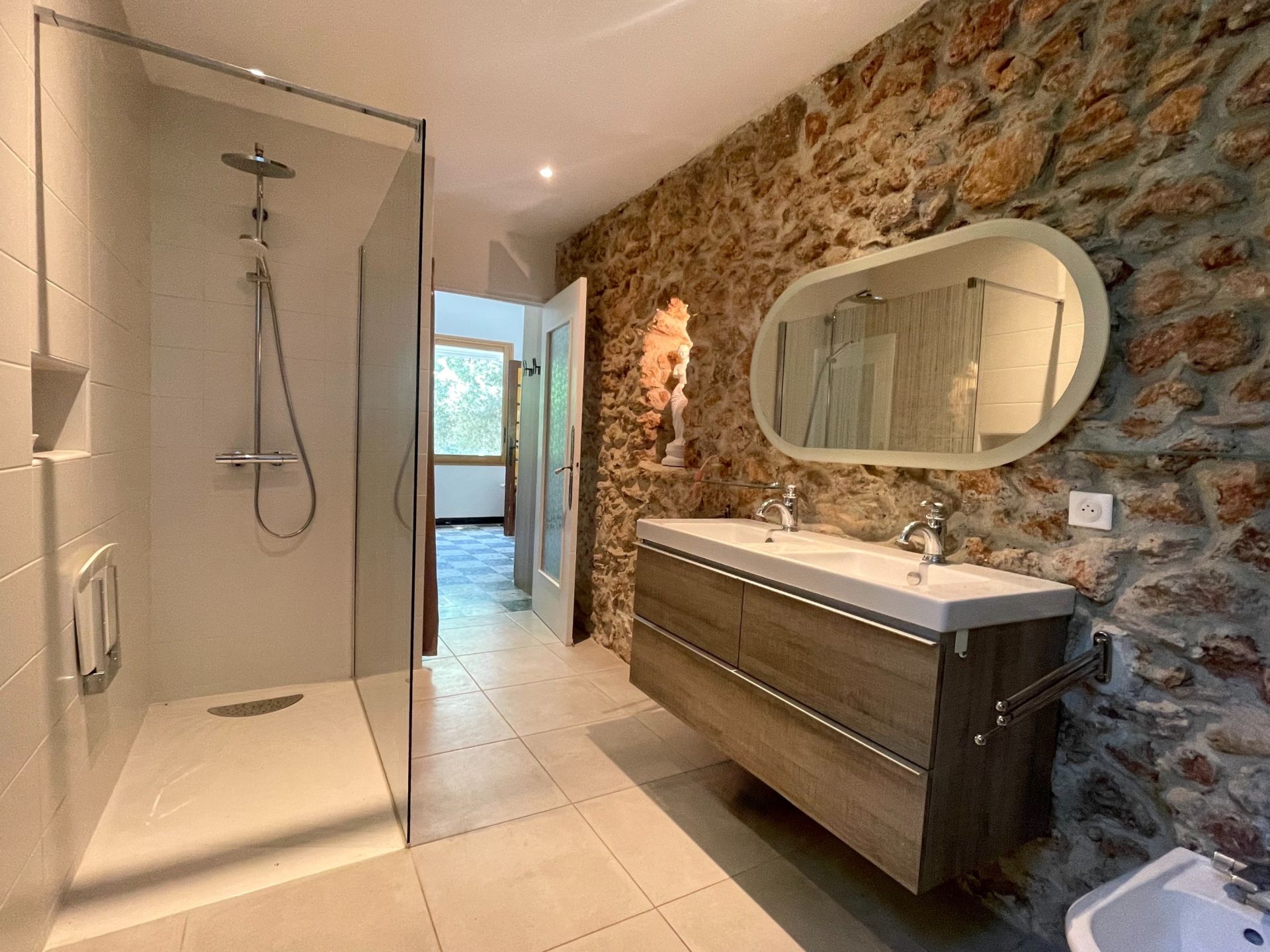 house 6 Rooms for sale on SETE (34200)