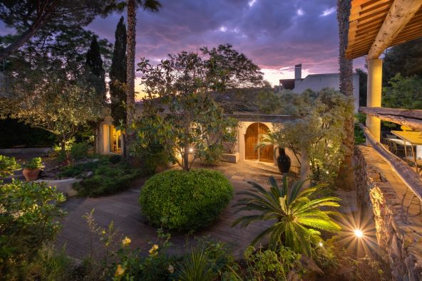 Sale House Sète 7 Rooms 305 m²