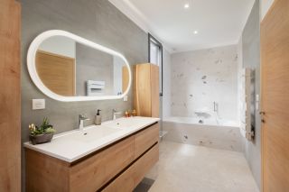 house 9 Rooms for sale on MONTFERRIER SUR LEZ (34980)