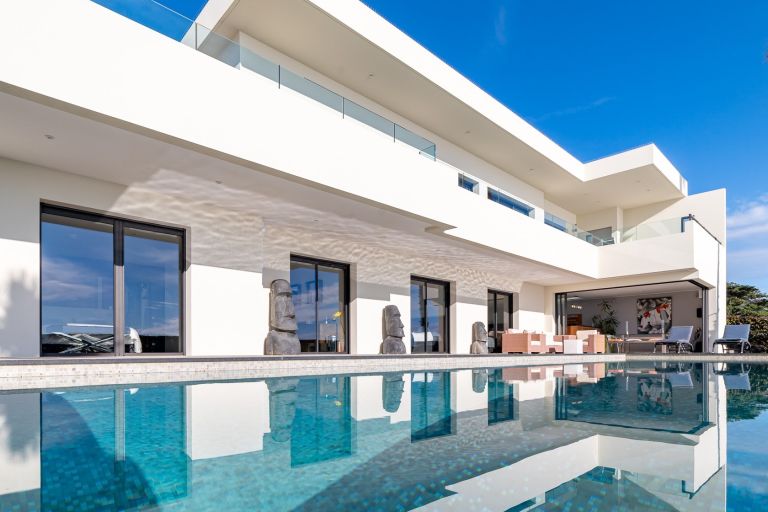 house 8 Rooms for sale on SETE (34200)