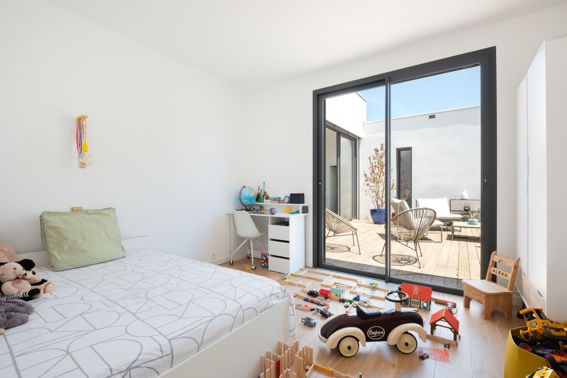 house 5 Rooms for sale on PEZENAS (34120)