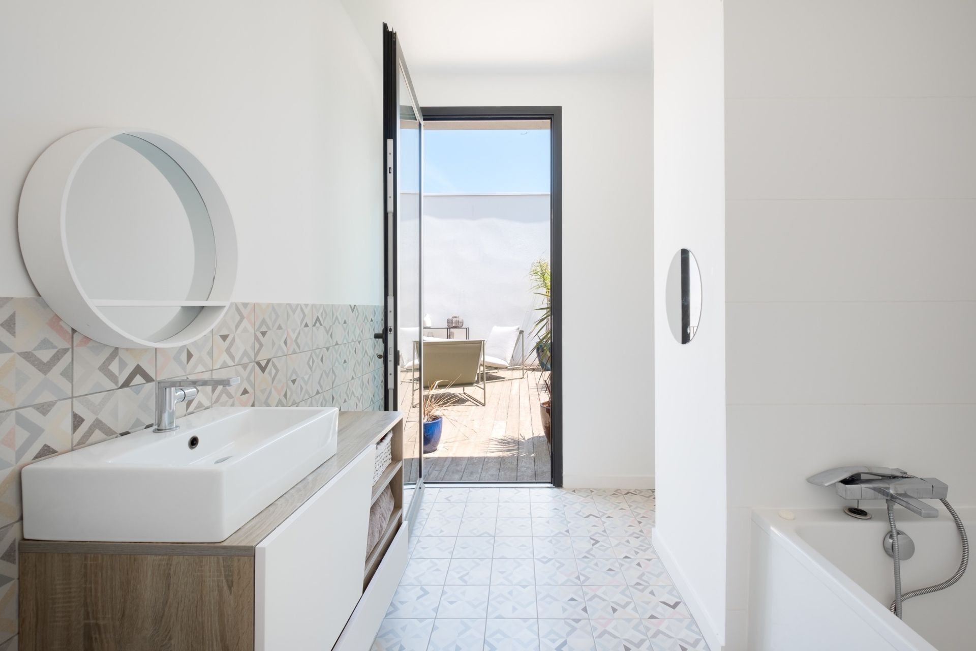 house 5 Rooms for sale on PEZENAS (34120)