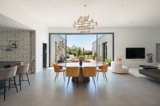 house 5 Rooms for sale on PEZENAS (34120)