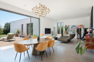 house 5 Rooms for sale on PEZENAS (34120)