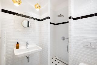 house 5 Rooms for sale on PEZENAS (34120)