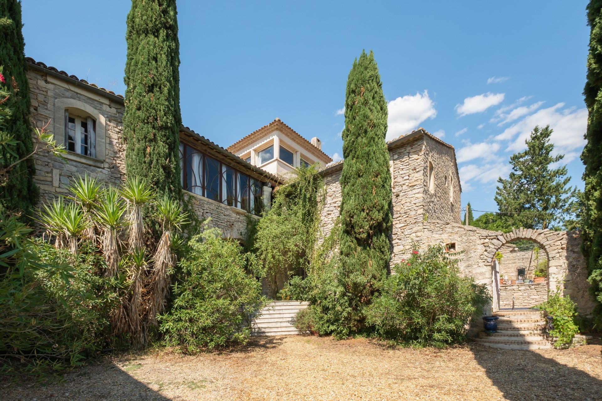 mas 17 Pièces en vente sur ST BAUZILLE DE MONTMEL (34160)