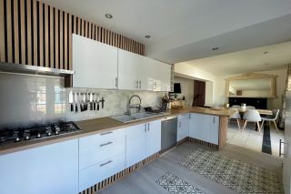 house 10 Rooms for sale on GRABELS (34790)