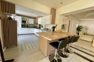 house 10 Rooms for sale on GRABELS (34790)