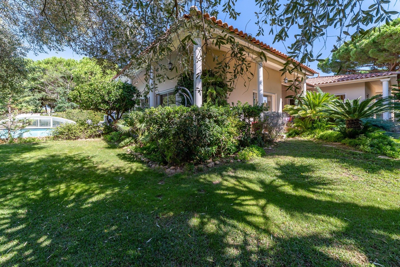 house 7 Rooms for sale on AGDE (34300)