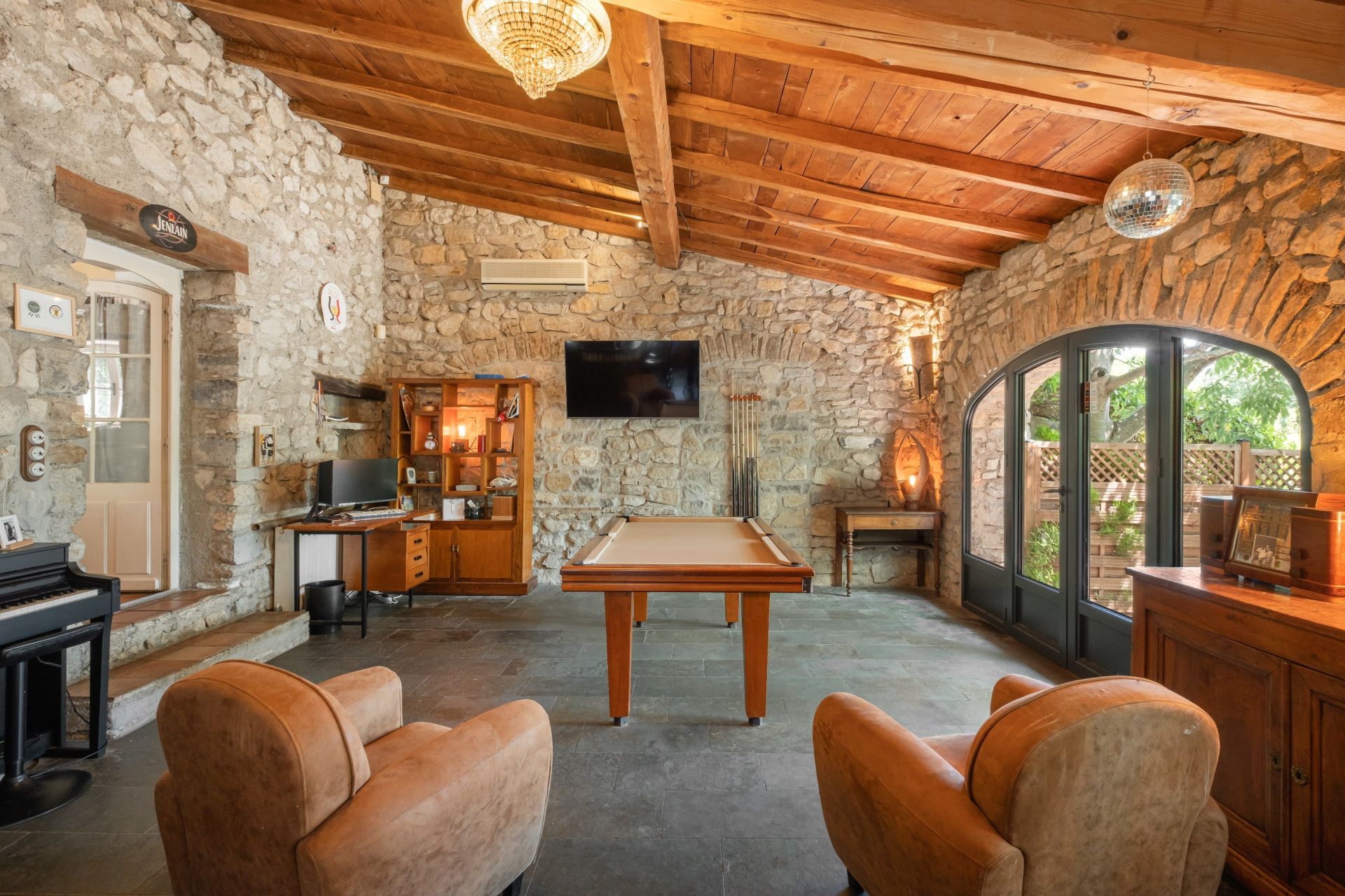 mas 9 Rooms for sale on MONTPELLIER (34000)