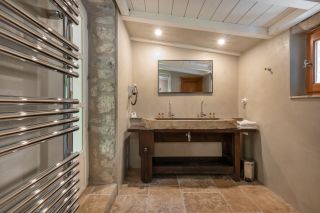 mas 9 Rooms for sale on MONTPELLIER (34000)