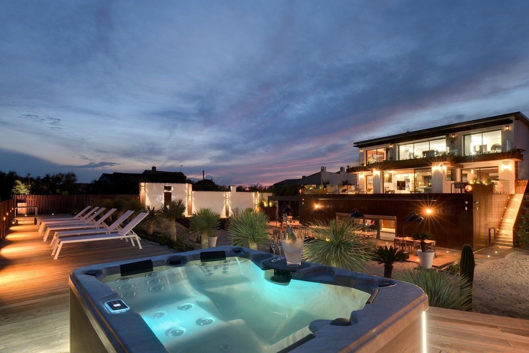 house 9 Rooms for sale on FRONTIGNAN (34110)