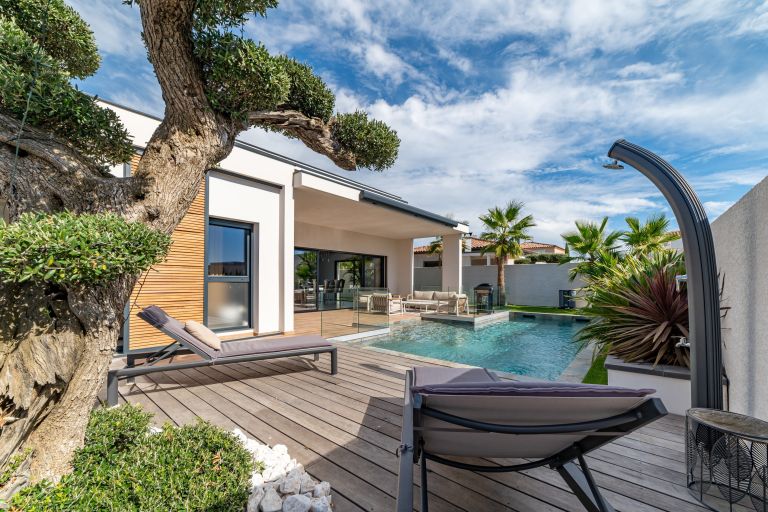 house 5 Rooms for sale on AGDE (34300)