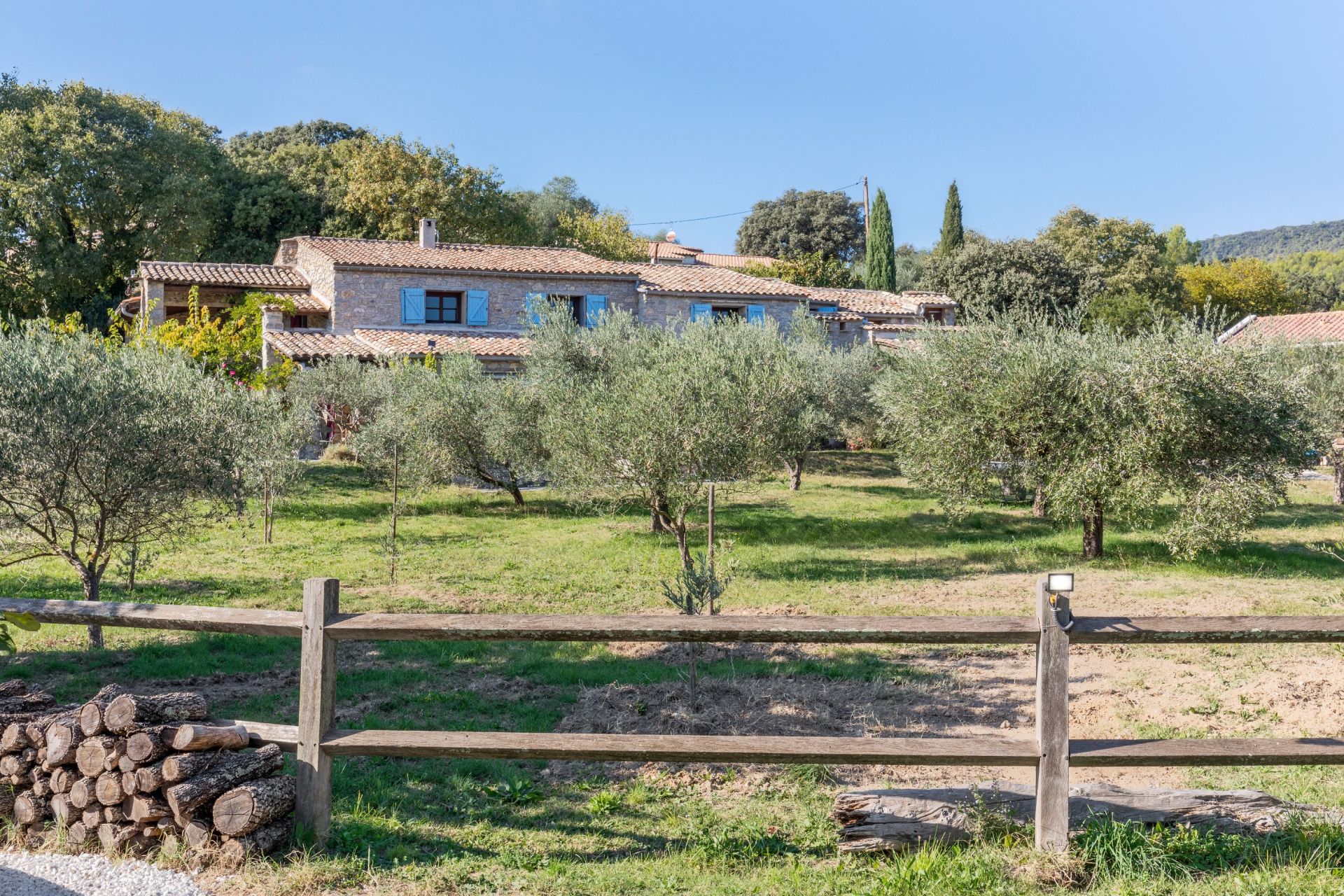 propriété 21 Pièces en vente sur CLARET (34270)