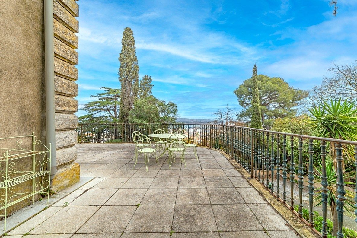 house 8 Rooms for sale on SETE (34200)