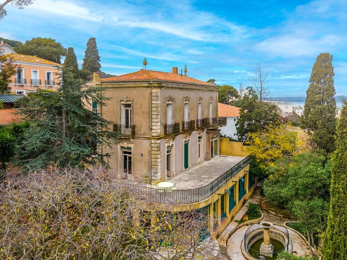 house 8 Rooms for sale on SETE (34200)
