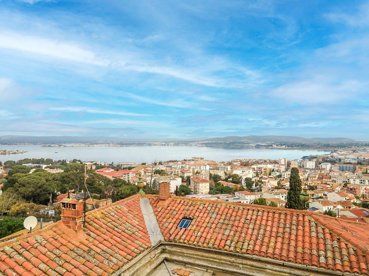 house 8 Rooms for sale on SETE (34200)