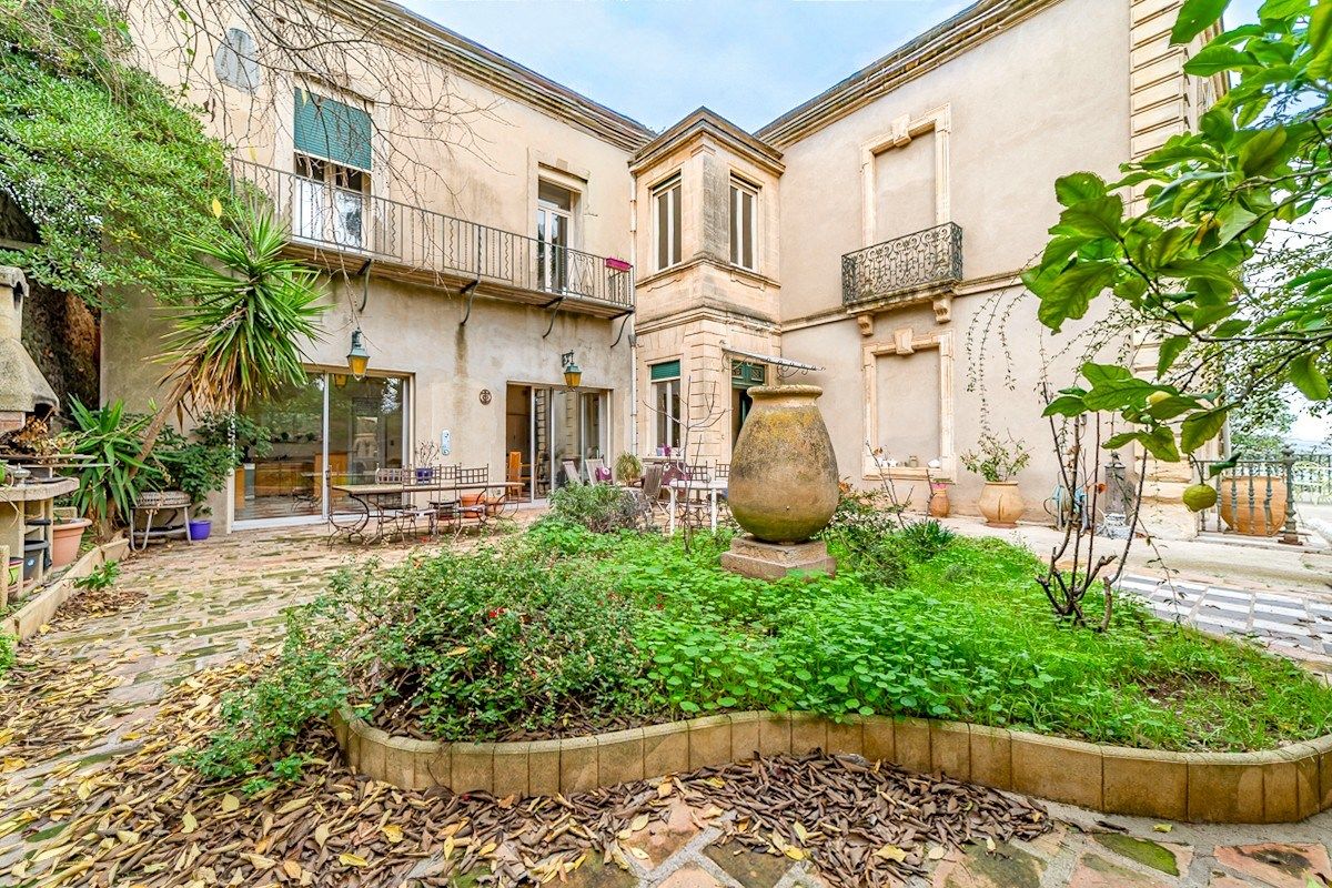 house 8 Rooms for sale on SETE (34200)