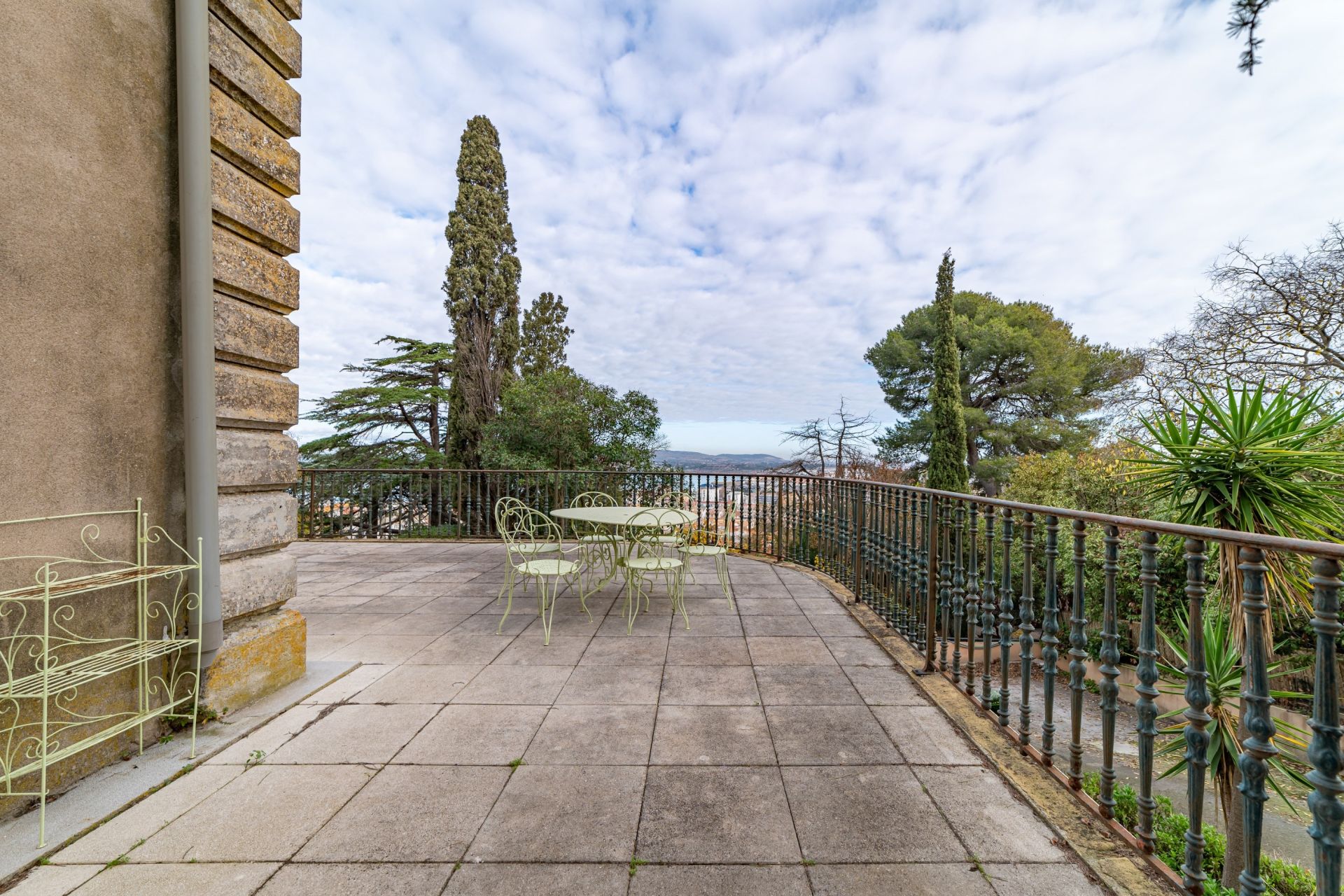 house 6 Rooms for sale on SETE (34200)