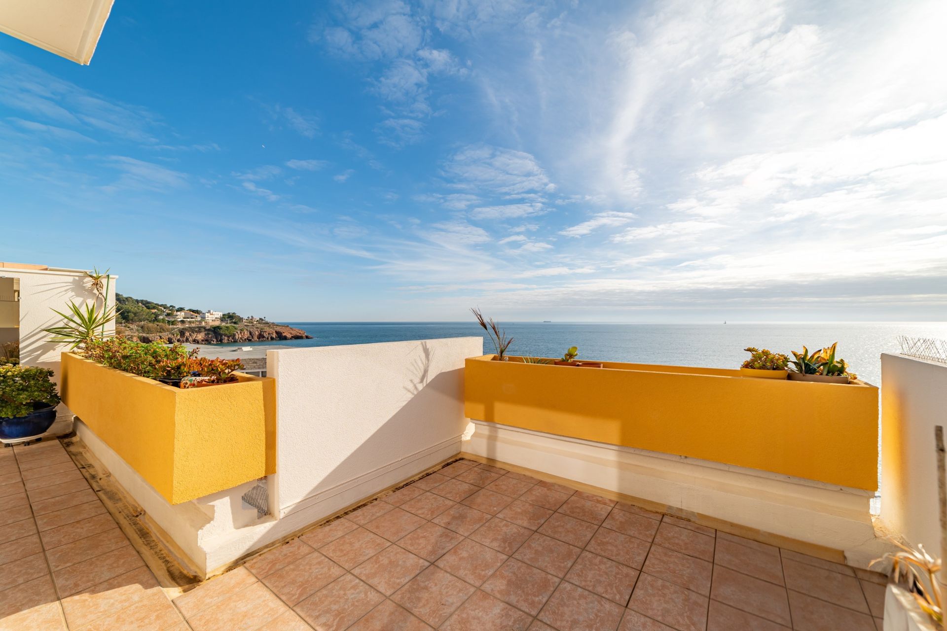 apartment 5 Rooms for sale on SETE (34200)