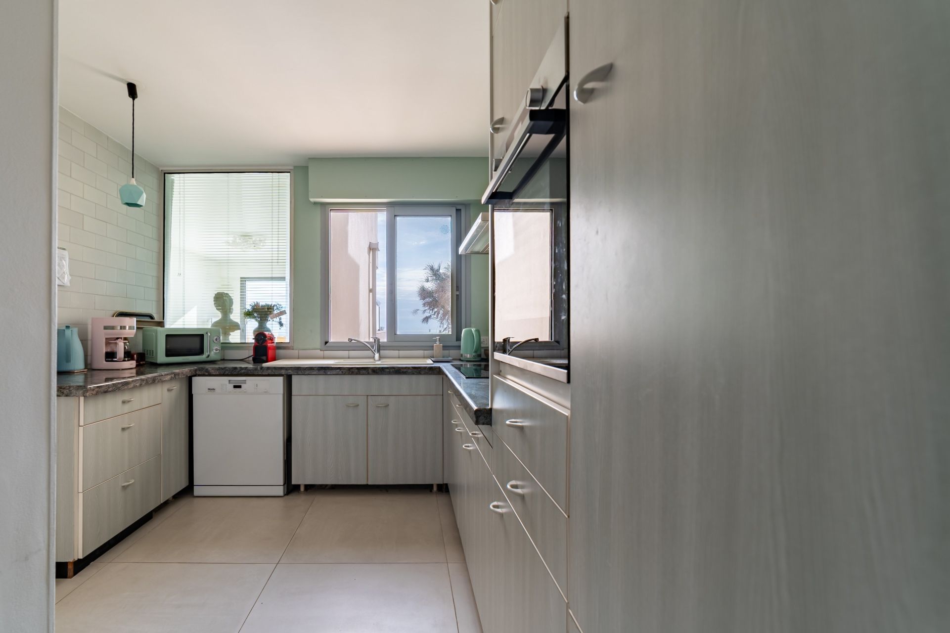 apartment 5 Rooms for sale on SETE (34200)