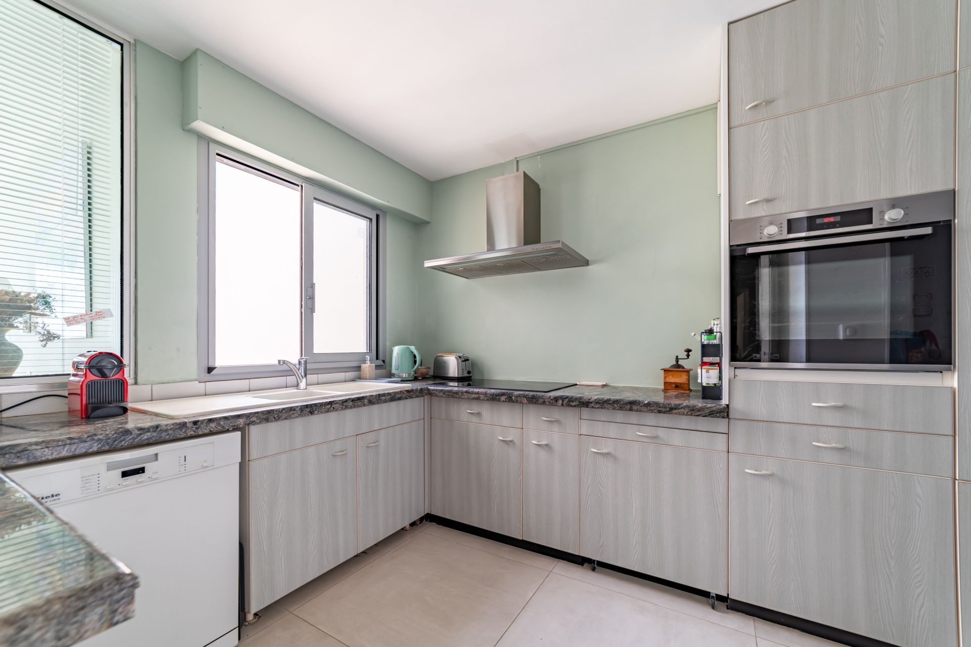 apartment 5 Rooms for sale on SETE (34200)