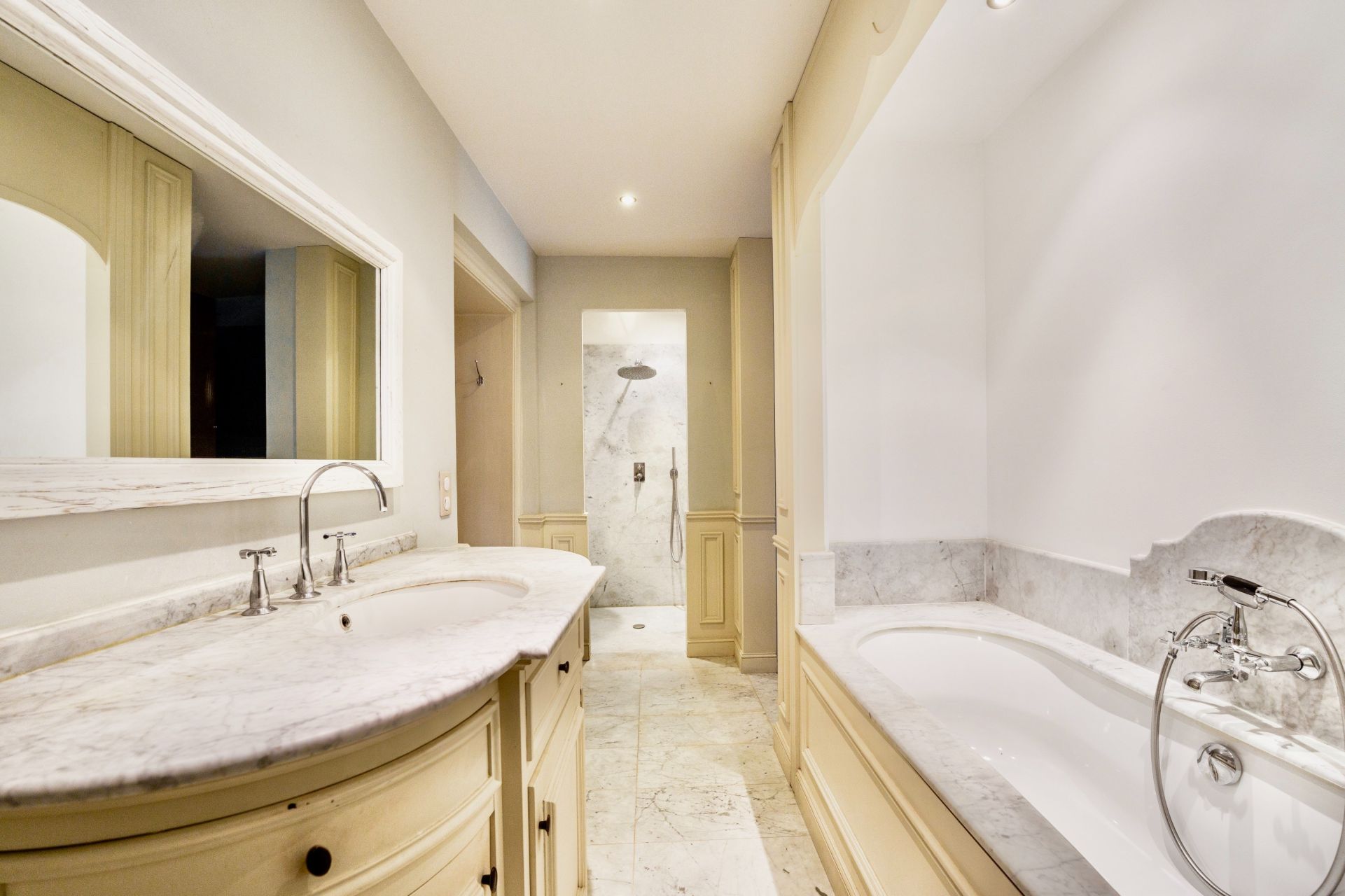 apartment 6 Rooms for sale on MONTPELLIER (34000)