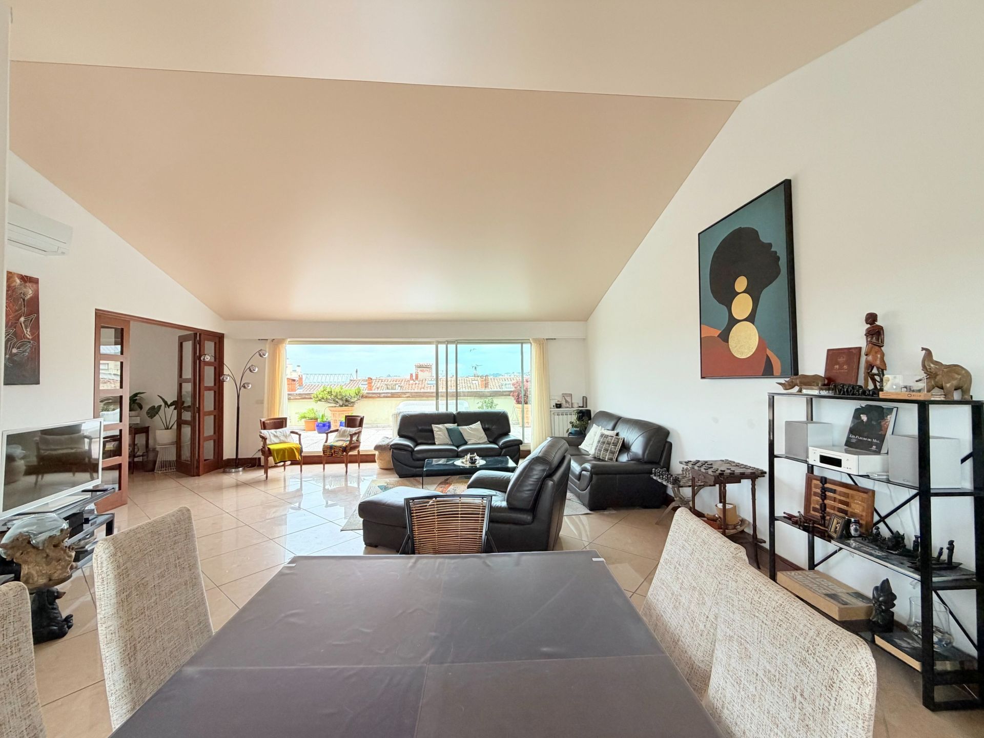 apartment 4 Rooms for sale on MONTPELLIER (34000)