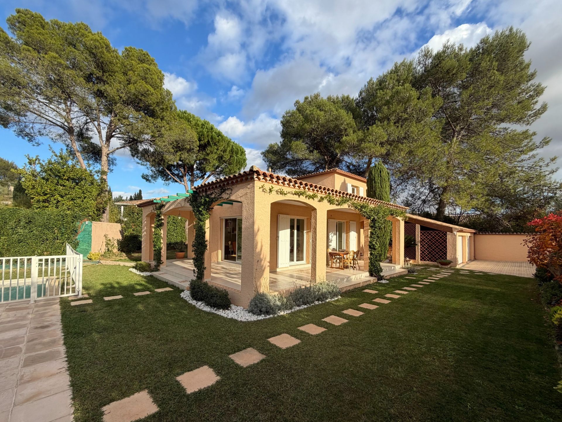 house 5 Rooms for sale on CASTELNAU LE LEZ (34170)