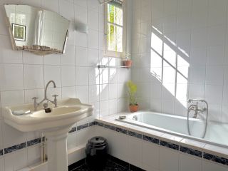 house 6 Rooms for sale on MONTPELLIER (34090)