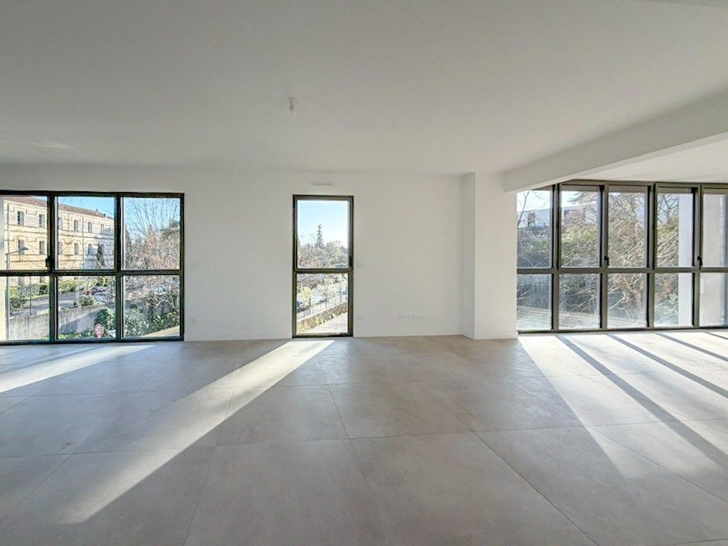 apartment 4 Rooms for sale on MONTPELLIER (34090)