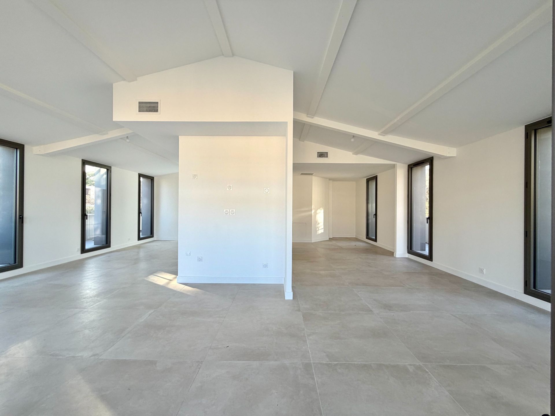 apartment 7 Rooms for sale on MONTPELLIER (34090)