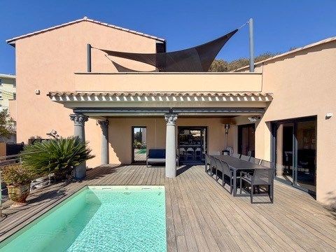 house 9 Rooms for sale on SETE (34200)