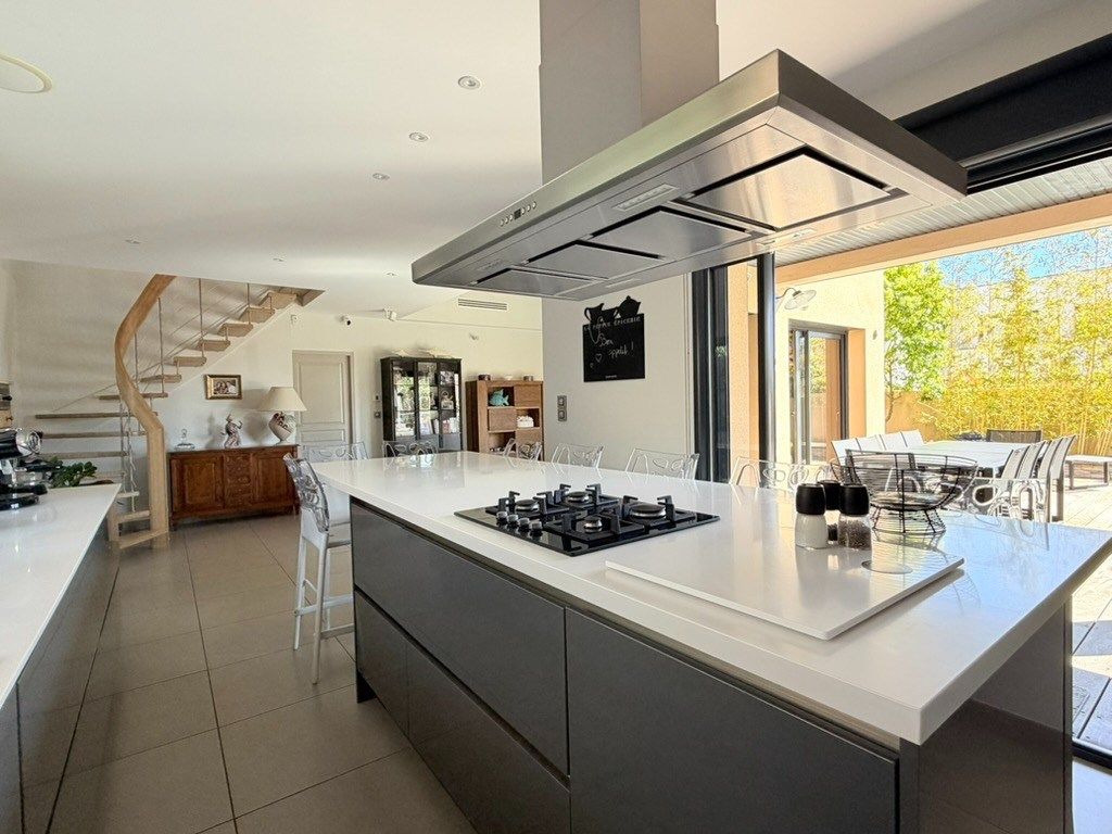 house 9 Rooms for sale on SETE (34200)