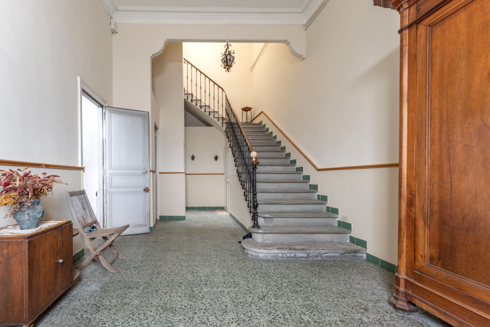 building for sale on SETE (34200)