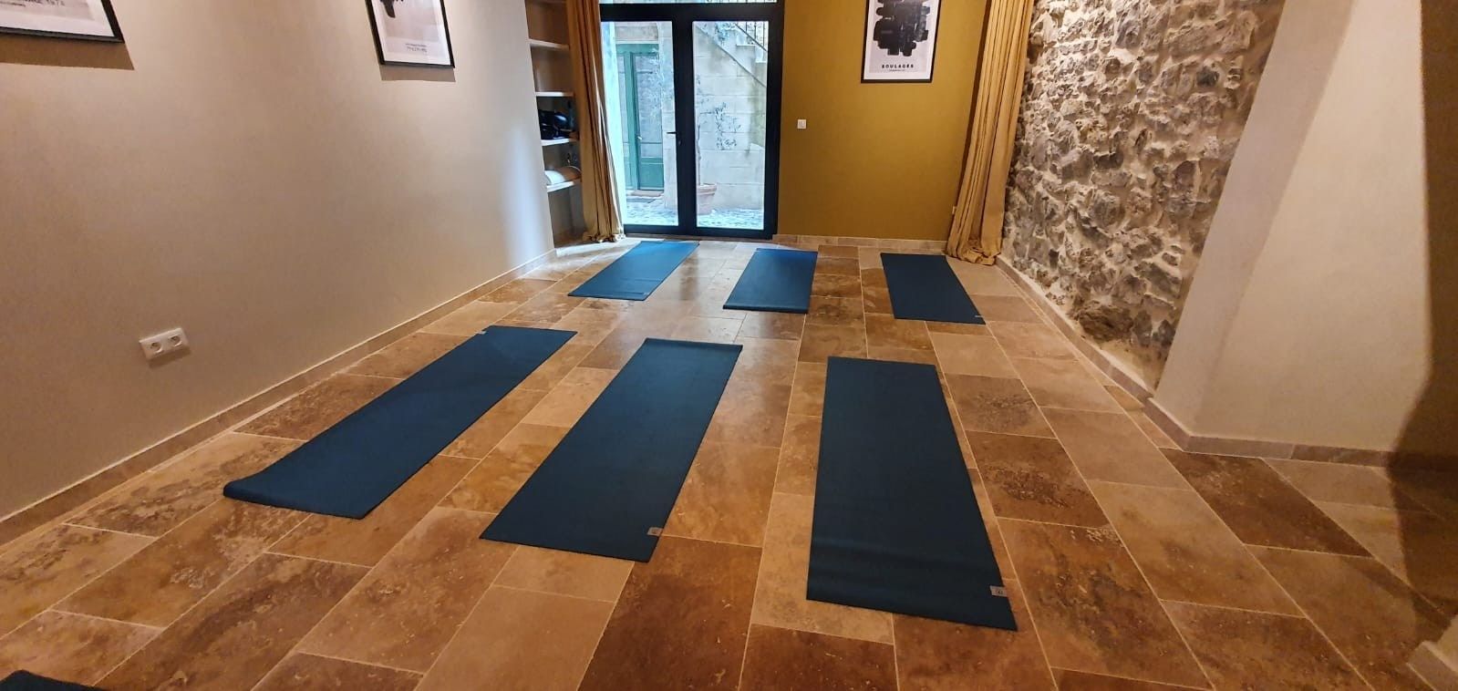 house 12 Rooms for sale on ROUJAN (34320)