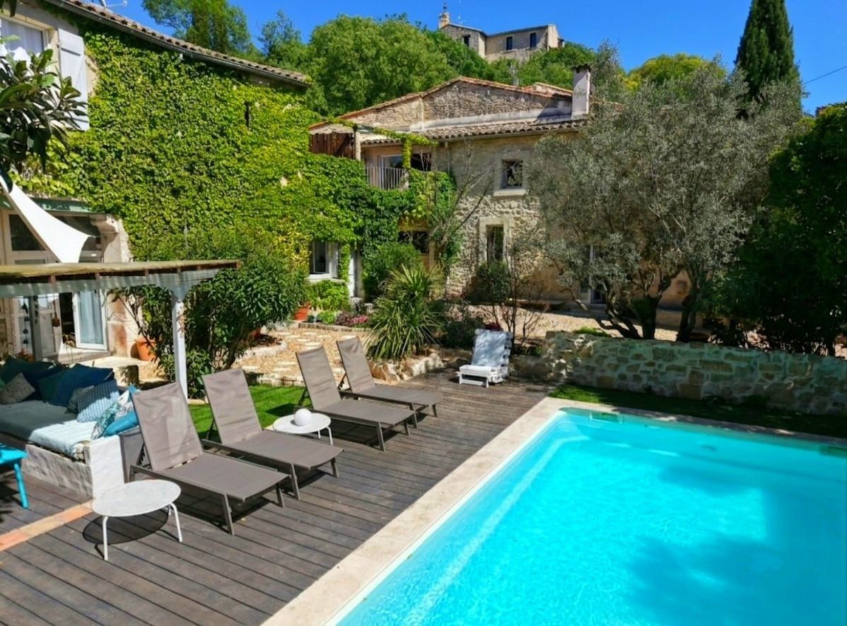 house 10 Rooms for sale on TEYRAN (34820)