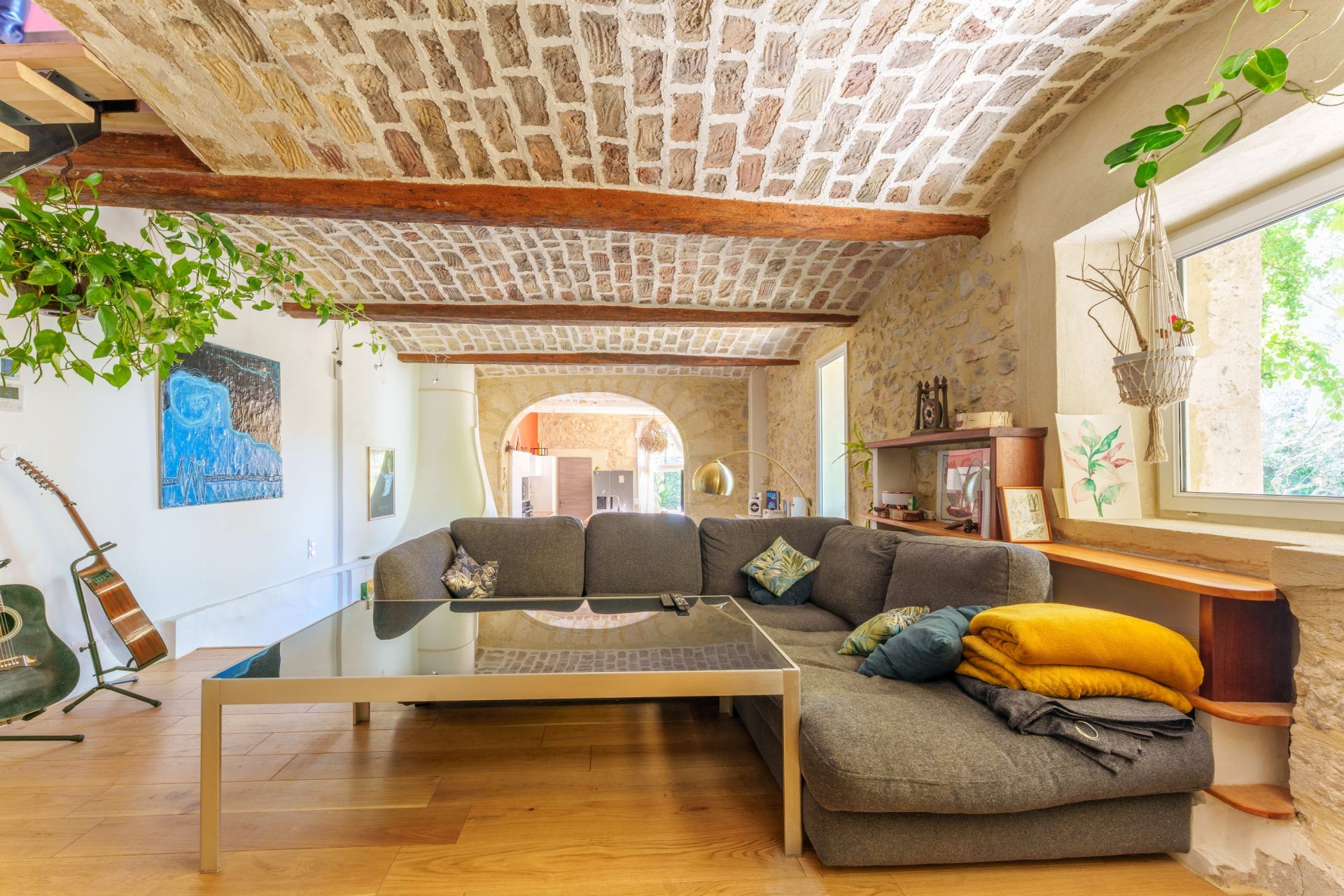 house 10 Rooms for sale on TEYRAN (34820)