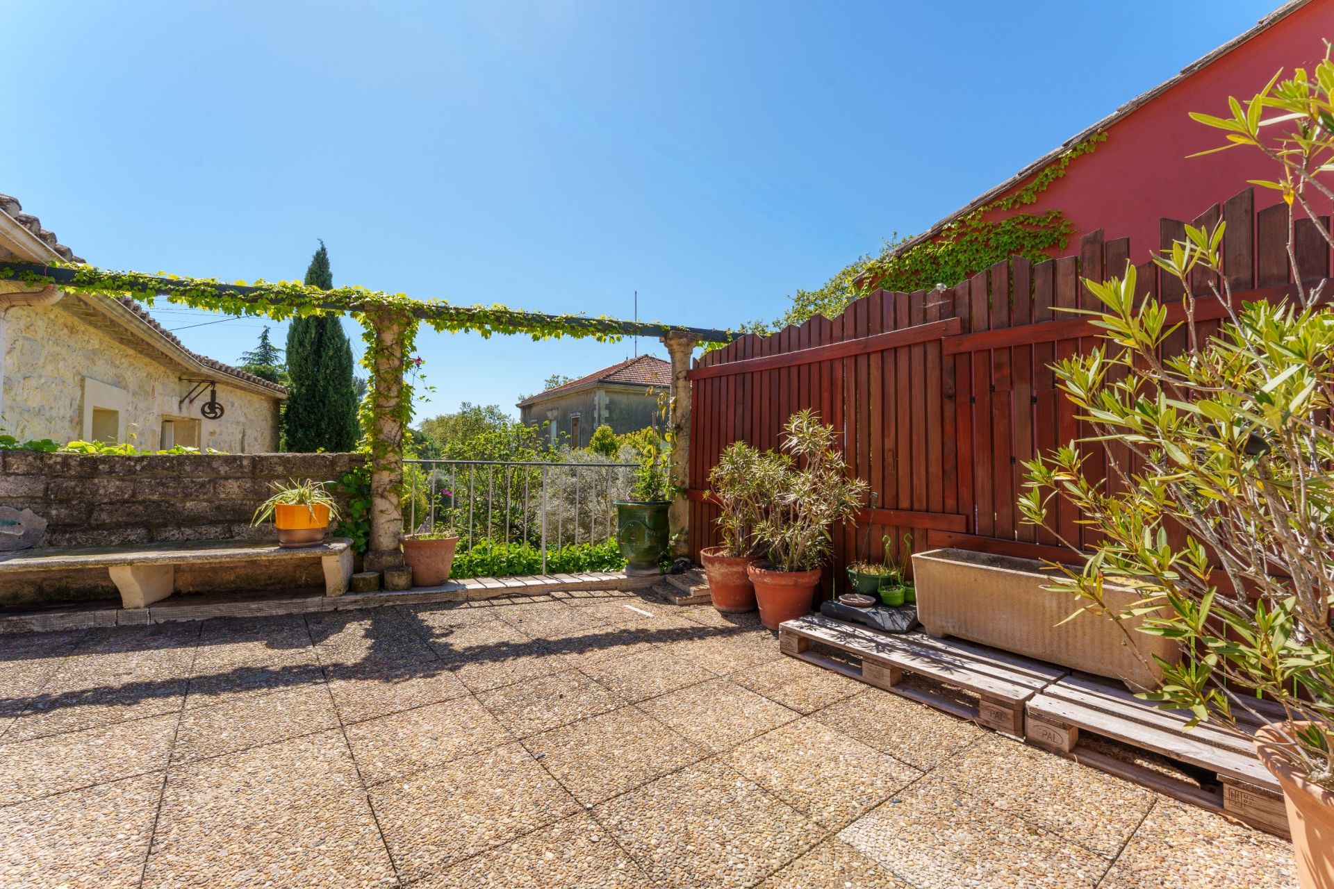 house 10 Rooms for sale on TEYRAN (34820)