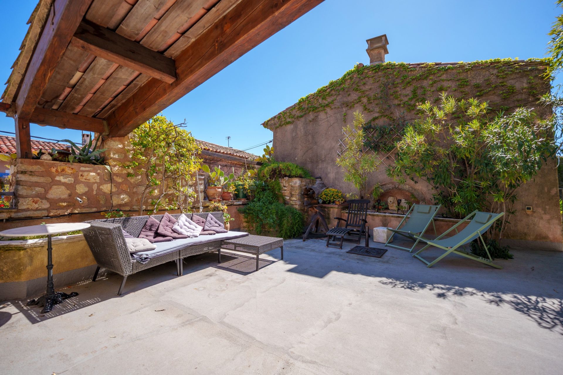 house 13 Rooms for sale on MONTPEYROUX (34150)