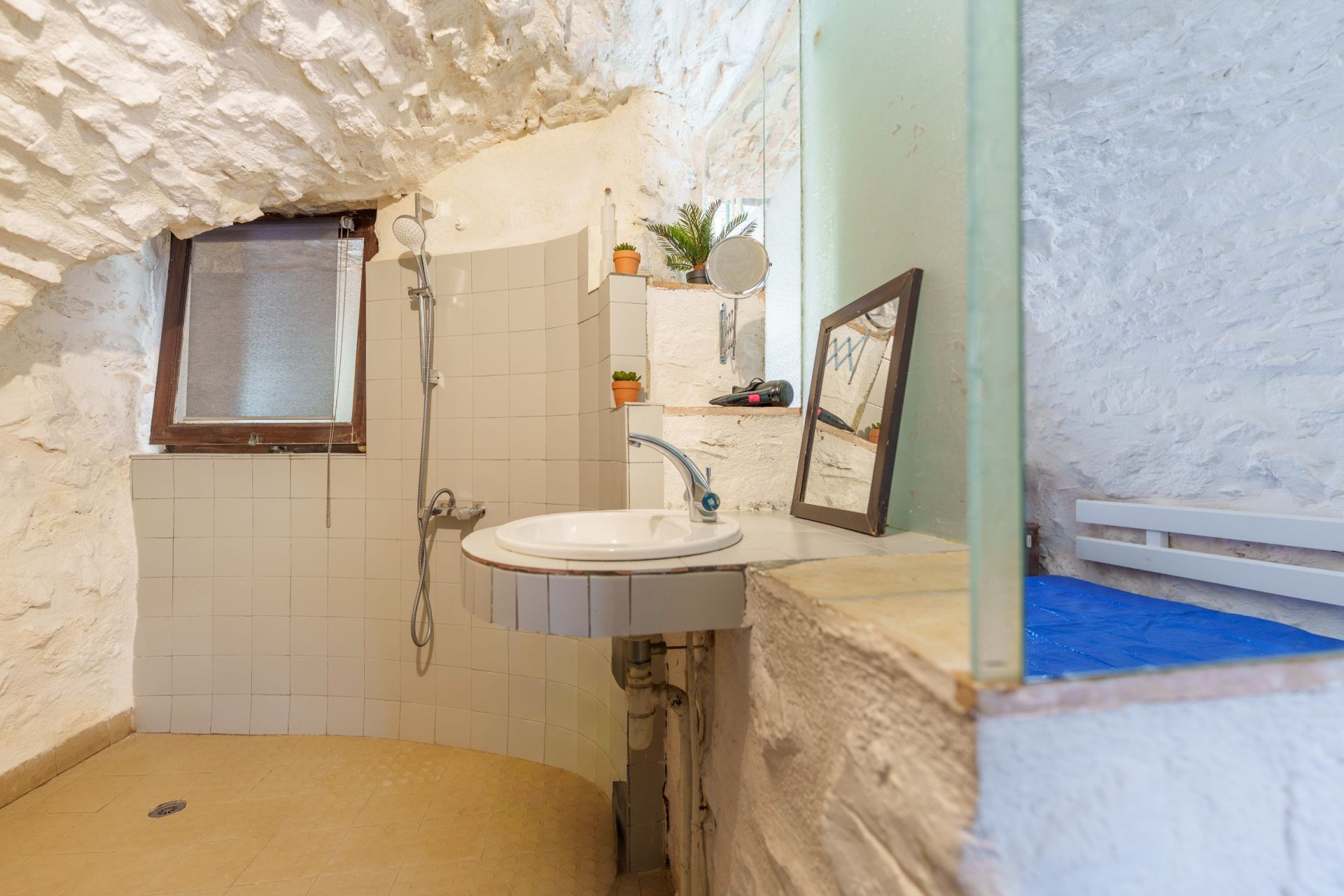 house 13 Rooms for sale on MONTPEYROUX (34150)