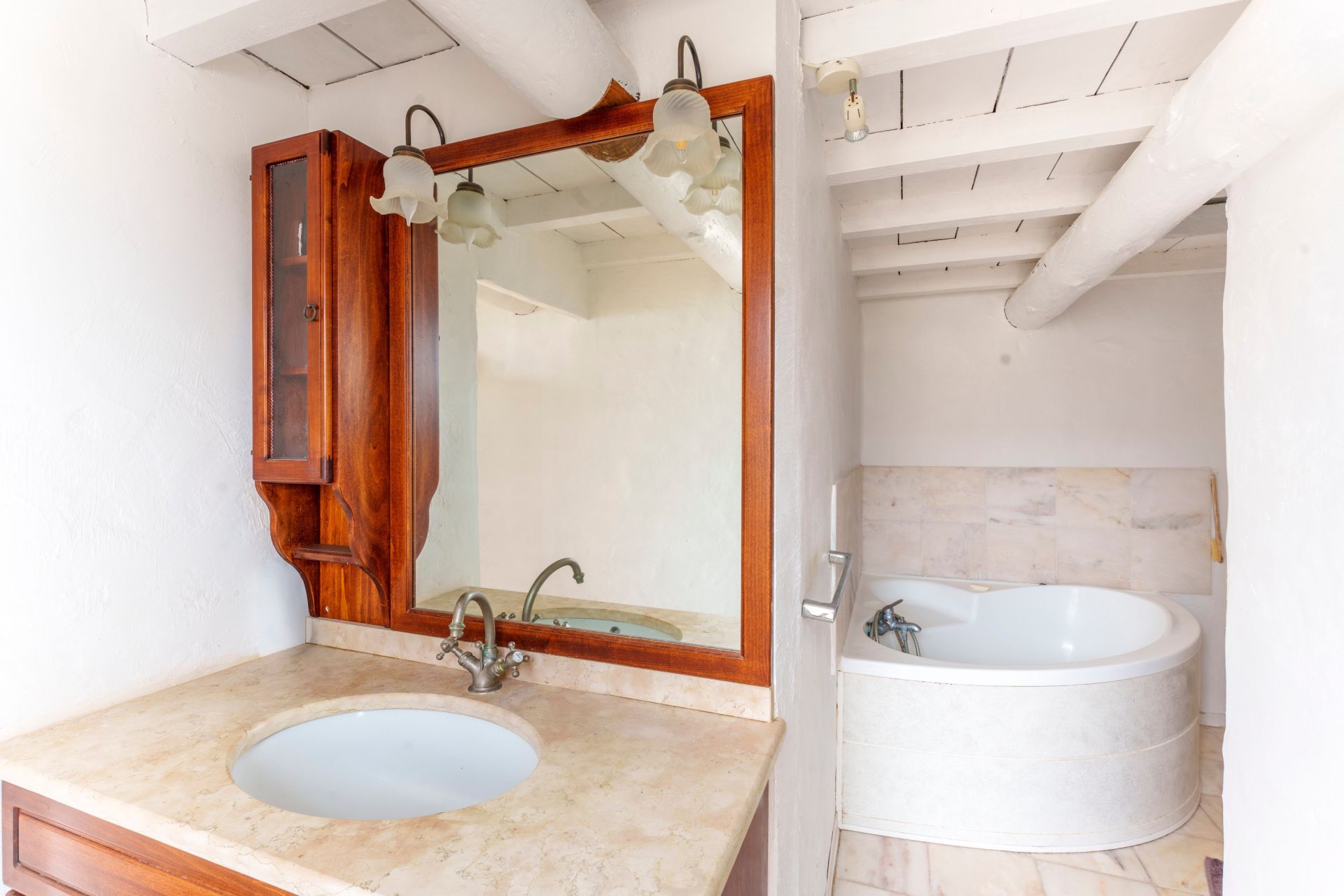 house 8 Rooms for sale on FRONTIGNAN (34110)