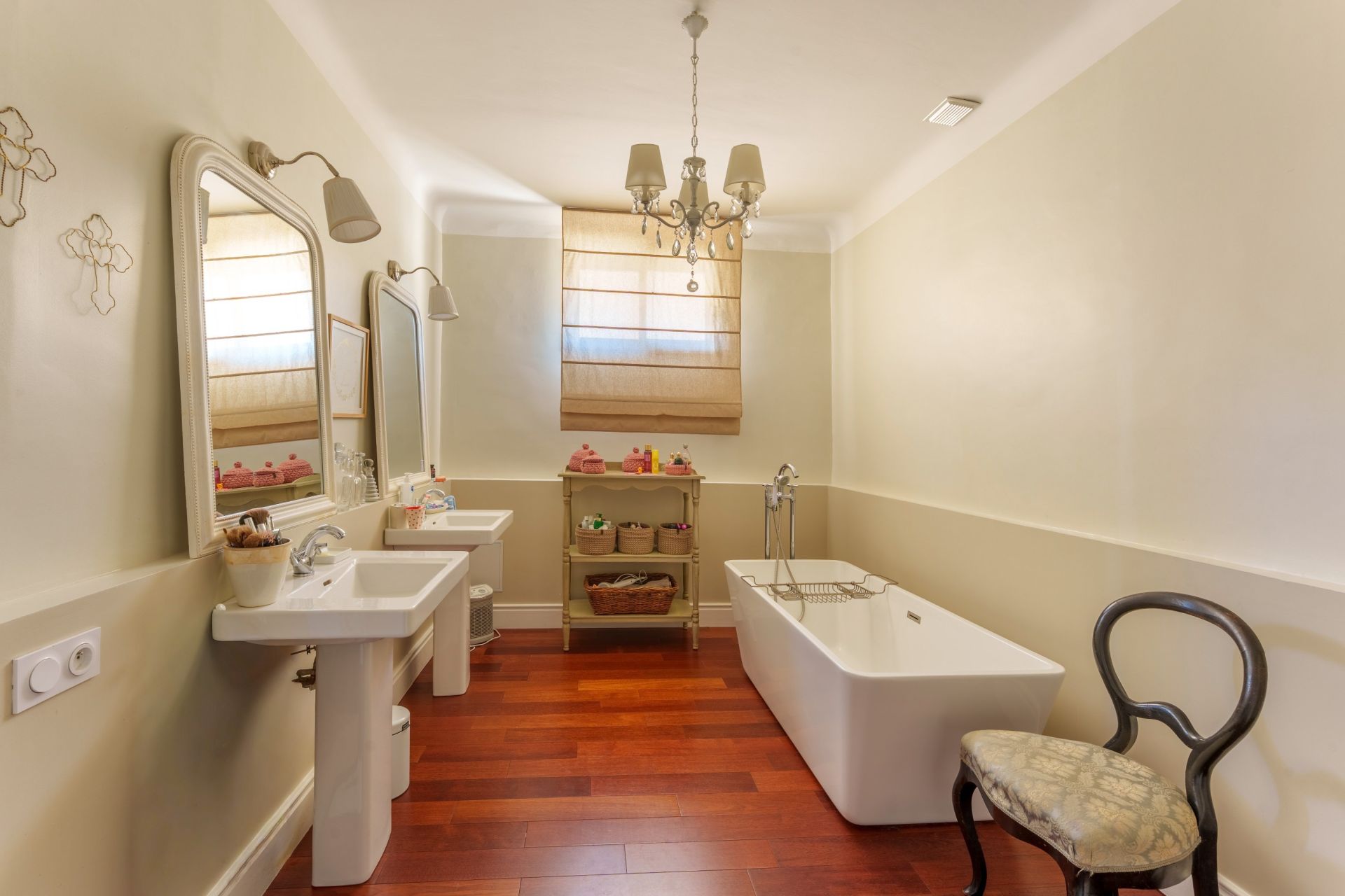 house 10 Rooms for sale on LOUPIAN (34140)