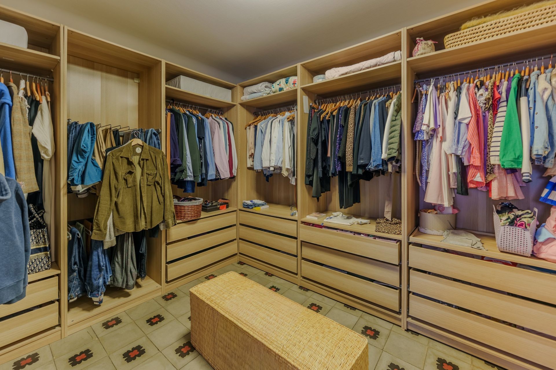 house 10 Rooms for sale on LOUPIAN (34140)