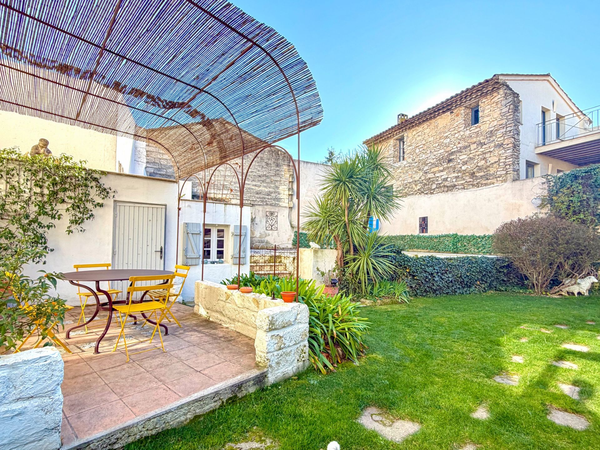house 10 Rooms for sale on MAUGUIO (34130)